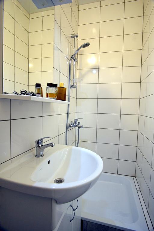 54A Tselinogradskaia Str At Alekseevka Underground Charkiv Esterno foto
