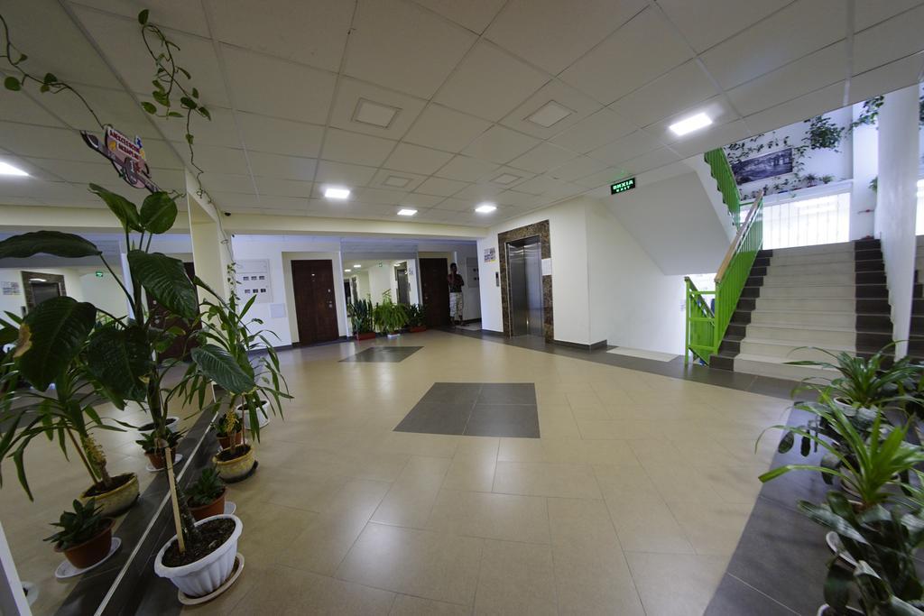 54A Tselinogradskaia Str At Alekseevka Underground Charkiv Esterno foto