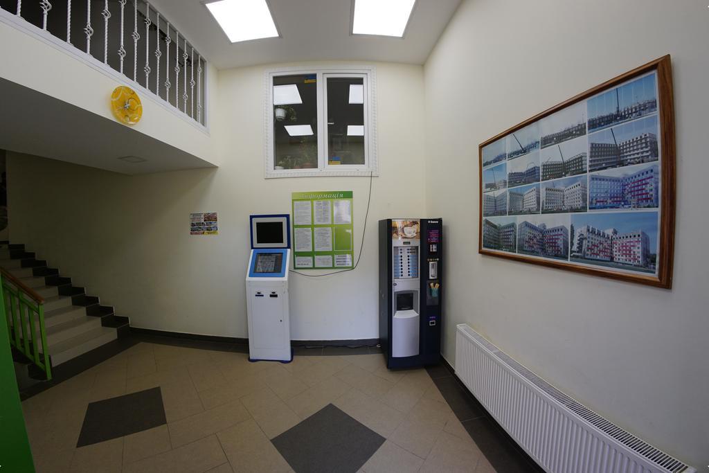 54A Tselinogradskaia Str At Alekseevka Underground Charkiv Esterno foto