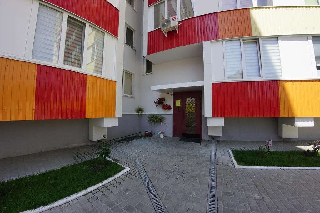 54A Tselinogradskaia Str At Alekseevka Underground Charkiv Esterno foto